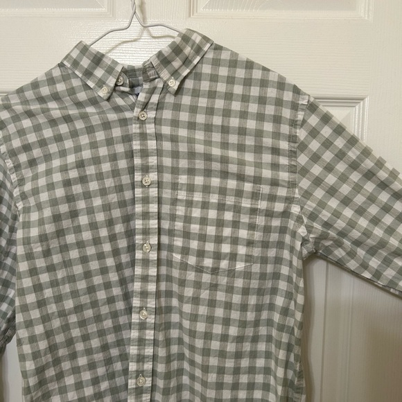 Old Navy Everyday Shirt Regular Fit Built In Flex - Picture 2 of 6